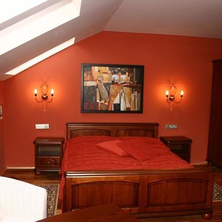 Zlaty Lev Hotel โลว์นี ภายนอก รูปภาพ