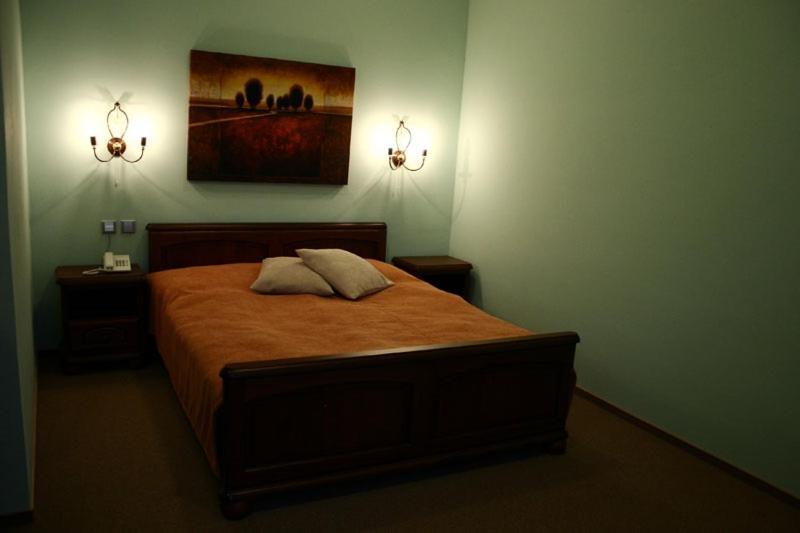 Zlaty Lev Hotel โลว์นี ห้อง รูปภาพ